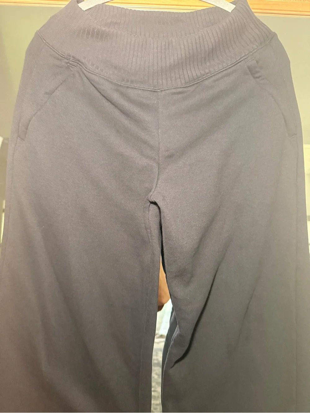 Alo Yoga Serenity Wide Leg Sweatpant Black